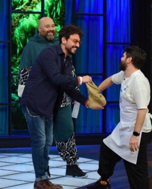 Ceyhun Fersoy Instagram - Çok keyif aldığım bir programdı @masterchefturkiye 
Bulgur ile daha ne yapabilirim ki?? 👨‍🍳👨‍🍳
#mastercheftürkiye #tv8 #acunmedya #yemek