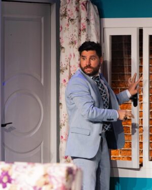 Ceyhun Fersoy Instagram - Salut;Je suis Roger Fogg 💎💎💎
@epizotgorselsanatlar 
#pembepırlantalar #tiyatro #sahne #epizotgorselsanatlar #performance
