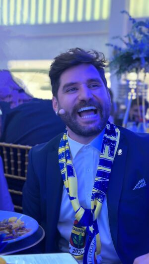 Ceyhun Fersoy Instagram - Mannheim Fenerbahçeliler derneğinin 2. Yıl kutlamasında Fenerbahçelilerle beraberdik 💛💙#fenerbahçe #12numara #germany #mannheim #gfb #mädchen #deutsch #fenerist #meindeutschland #sunucu #moderation #yaşafenerbahçe