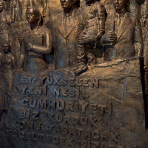 Ceyhun Fersoy Instagram - Yolun yolumuzdur 🇹🇷♾️
#atatürk #mustafakemalatatürk #anıtkabir #ankara #atamizindeyiz