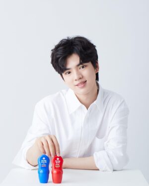 Cha Jun-hwan Instagram - 준환이는 롤온해~

With 
@mentholatum_korea ❤️💙
#멘소래담롤온로션