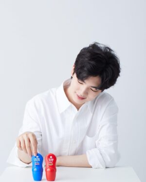 Cha Jun-hwan Instagram - 준환이는 롤온해~

With 
@mentholatum_korea ❤️💙
#멘소래담롤온로션