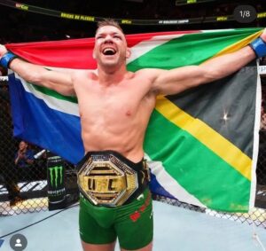 Chad Le Clos Instagram - Been saving this pic, this was taken on middleweight debut in JHB @efcworldwide 🇿🇦 today you are @ufc champion of the world 👑 couldn’t be prouder of you @dricusduplessis my friend ❤️ you deserve It all #andnew #ufc #dricusduplessis