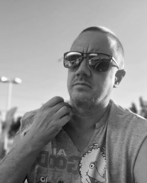 Chad Lindberg Instagram - I had an itch. It's gone now.