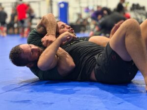Chad Mendes Instagram - Getting that mat time in with my boys @urijahfaber and @rollbotbjj 💪🏽💪🏽

#training #bjj #jiujitsu #grappling #whereitallstarted