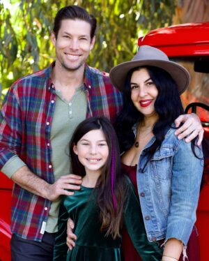 Chadd Smith Instagram - Happy Holidays from our little unit 👾🎄✡️ things aren’t always perfect and these past couple weeks have been especially tough BUT I am beyond grateful for my family, our health, our friends and THIS community…🤖🤌🏼❤️