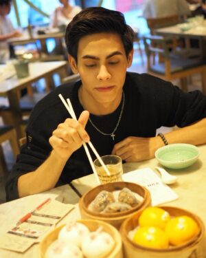 Chahub Marut Ghoummeddin Instagram - 🐷😙🐽 #yumchadimsum #hongkong #dimsum #dumplings