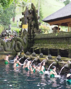 Chahub Marut Ghoummeddin Instagram - 🌞⛰️🏝️ #tanalottemple #bali #indonesia