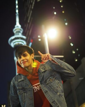 Chahub Marut Ghoummeddin Instagram - 🇳🇿🗼🧡🗼🇳🇿 SO SLEEPY, 10 hours time zone difference #newzealand #skytowerauckland #auckland