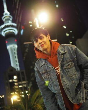 Chahub Marut Ghoummeddin Instagram - 🇳🇿🗼🧡🗼🇳🇿 SO SLEEPY, 10 hours time zone difference #newzealand #skytowerauckland #auckland