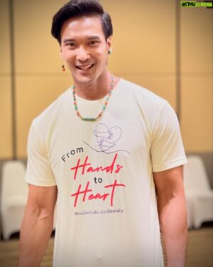 Chaiwat Thongsaeng Instagram - ———
เข็มวันอานันทมหิดล พ.ศ. 2567 From Hands to Heart สองมือห่วงใย ดวงใจผูกพัน 

เข็มที่ระลึกเนื่องในวันอานันทมหิดล วันคล้ายวันสวรรคต ร.8 ผู้พระราชทานกำเนิด “แพทย์จุฬาฯ” 

ร่วมบริจาคเพื่อนำรายได้สมทบทุน ..
💗มูลนิธิอานันทมหิดล
💗มูลนิธิสงเคราะห์เด็ก สภากาชาดไทย
💗ช่วยเหลือพระภิกษุสงฆ์อาพาธ–ผู้ป่วยยากไร้ รพ.จุฬาลงกรณ์
💗กิจกรรมจิตอาสา สโมสรนิสิตคณะแพทยศาสตร์ จุฬาฯ
💗สาขาวิชาโรคหัวใจและหลอดเลือด ภาควิชาอายุรศาสตร์ คณะแพทยศาสตร์ จุฬาฯ 
💗โครงการ “หัวใจ 3D” ศูนย์โรคหัวใจ โรงพยาบาลจุฬาลงกรณ์ สภากาชาดไทย

รายละเอียดการบริจาค @anan_day 
#ANANDAY2024
#วันอานันทมหิดล
#เข็มวันอานันทมหิดล