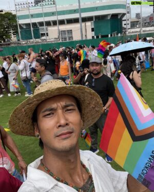 Chaiwat Thongsaeng Instagram - Happy Pride month 😘🫶🏼🌈🏳️‍🌈

เปิดประสบการณ์เดินงาน pride ครั้งแรก 
สนุกมากกก…. ที่เจอเพื่อนๆ พี่ และคนที่ติดตามเรา 

ขอบคุณสำหรับมิตรภาพในวันนี้ และ ขอให้ทุกคนมีความสุขนะครับ

🏳️‍🌈🏳️‍🌈🏳️‍🌈🏳️‍🌈🏳️‍🌈

#tob #tobchaiwat #daddy #daddytob #mrgt04
#MisterGlobalThailand2024
#gentlemenwithessence #MRGT #แก่นของสุภาพบุรุษ #MisterGlobalThailand
#TPNG #TPNGLOBAL 
#pride #mouth #pridemonth #pridemonththailand2024
