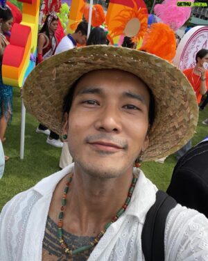 Chaiwat Thongsaeng Instagram - Happy Pride month 😘🫶🏼🌈🏳️‍🌈

เปิดประสบการณ์เดินงาน pride ครั้งแรก 
สนุกมากกก…. ที่เจอเพื่อนๆ พี่ และคนที่ติดตามเรา 

ขอบคุณสำหรับมิตรภาพในวันนี้ และ ขอให้ทุกคนมีความสุขนะครับ

🏳️‍🌈🏳️‍🌈🏳️‍🌈🏳️‍🌈🏳️‍🌈

#tob #tobchaiwat #daddy #daddytob #mrgt04
#MisterGlobalThailand2024
#gentlemenwithessence #MRGT #แก่นของสุภาพบุรุษ #MisterGlobalThailand
#TPNG #TPNGLOBAL 
#pride #mouth #pridemonth #pridemonththailand2024