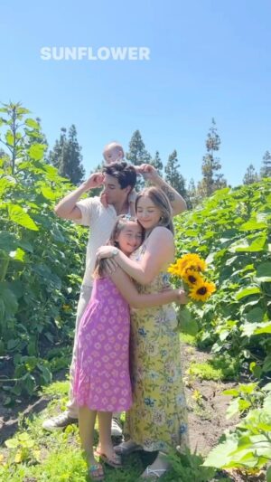Chance Perez Instagram - My beautiful little family made me feel so special today 🌻💛🌻💛🌻 #mothersday  #familyphotos  #familyoffour #youngparents #momlife #girlmom #boymom #sunflowers