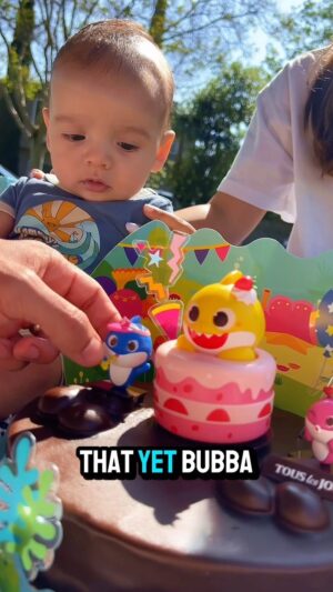 Chance Perez Instagram - SURPRISE!! Thank you Tous Les Jours x PinkFong for hooking us up 🙌 🤤 😋 
Baby Shark Cake was a HIT with the family!

#TOUSles/OURSUSA #LxPinkfong #LJxBabyShark #TU #happybirthdaycake #strawberrydreamworld
#happybirthdaybabyshark #babysharkbirthday #PinkFong #BabyShark #SharkFamily