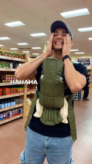Chance Perez Instagram - POV: You’re a Father in Trader Joe’s 😅

#ofcourse #ofcoursetrend #father #fatherhood #newborn #baby #babybjorn #traderjoes