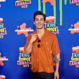 Chance Perez Instagram - Nickelodeon Kids Choice Awards 🙌 🪩 🧡 

.
.
.
.
#nickelodeon #kidschoiceawards #kidschoiceawards2024 #powerrangers #dinofury #cosmicfury #kcas #chanceperez
