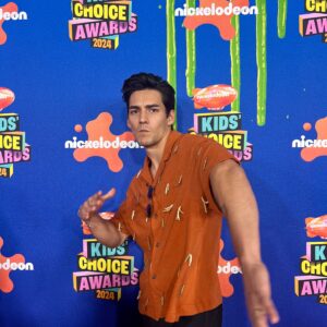 Chance Perez Instagram - Nickelodeon Kids Choice Awards 🙌 🪩 🧡 

.
.
.
.
#nickelodeon #kidschoiceawards #kidschoiceawards2024 #powerrangers #dinofury #cosmicfury #kcas #chanceperez