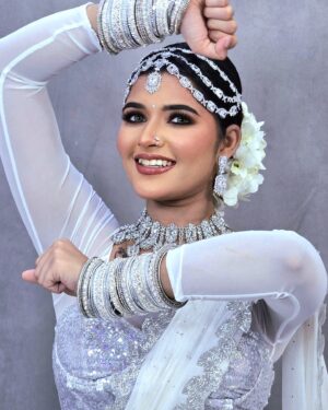 Chandhine Kaur Instagram - SNOW SILVER 🌝

Muse @ck_chandhinekaur 
Mua @chandradevi_mua
Photographer 📸 @prakeshbalachandran 
Heatless drapped by @stsareedrapist
Video @nj360spinbooth 
Lens @ommylens 
Hair flower @apsweddinggarlands 

#chandshine #holla_buddies #photoshoot #bridalmakeup #conceptualportrait