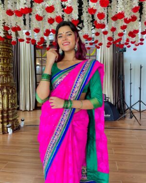 Chandhine Kaur Instagram - Deepavali vibes are starting everywhere! 

Throwback to @astroulagam’s deepavali music video shoot! Such a fun shoot and thank you for making me be a part of it❤️

#chandshine #holla_buddies #deepavali #astro #shoot #actress #artist #slayalways #positivevibes