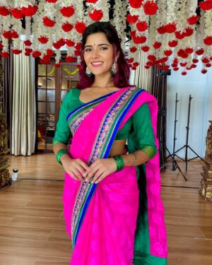 Chandhine Kaur Instagram - Deepavali vibes are starting everywhere! 

Throwback to @astroulagam’s deepavali music video shoot! Such a fun shoot and thank you for making me be a part of it❤️

#chandshine #holla_buddies #deepavali #astro #shoot #actress #artist #slayalways #positivevibes