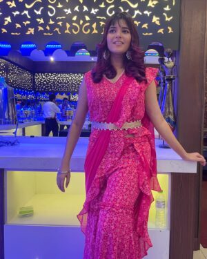 Chandhine Kaur Instagram - These photos have been sitting in my gallery for ages!
Finally, now i decided to upload my favourite photos which i wanted to post way before!!
You can see the different versions of me😂❤️

#chandshine #holla_buddies #tamilactor #slayalways #positivevibes #artist #actor