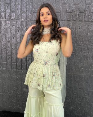 Chandhine Kaur Instagram - These photos have been sitting in my gallery for ages!
Finally, now i decided to upload my favourite photos which i wanted to post way before!!
You can see the different versions of me😂❤️

#chandshine #holla_buddies #tamilactor #slayalways #positivevibes #artist #actor