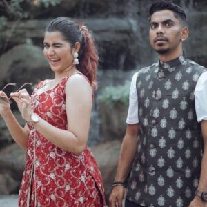 Chandhine Kaur Instagram - Banaras Pattu Katti ~ Dance Cover
Featuring the talented @ck_chandhinekaur & dashing @iam_skm_

Choreo by: @thebcademy (Visha, Suresh & Nipun)

🎥:@wizardproduction_photography 

#piapia #vijayantony #dancecover #bcademystudio #fypシ #fyp #dancersofinstagram #tamilsong #localtalent #localartist