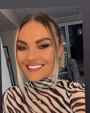 Chanel Cresswell Instagram - Smile - 😁 

…that’s it - the best thing to spread 👌🏼💜

#smiles