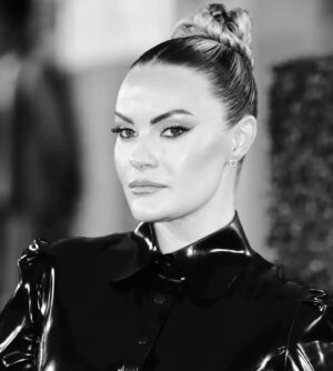 Chanel Cresswell Instagram - The Night of dreams 🎫🌟
The Gentlemen releases tomorrow on @netflixuk 🎬

Thank you to my absolute team of legends who bought out my inner Queen …
Hair 👱🏻‍♀️ @themanestyle 
Styling 👗@kelvinstylist 
Make up 💄@jacintaspencer 
Pic 📸 @sidetracklondon @catmorley 
@aaronchown 

A huge 🙌🏼 @atsukokudolatex for this masterpiece and @sophiawebster for my giving my pins a vibe 👠

What a cast 🤩 
Dan Hubbard Casting @roryokey 

@thegentlemen @guyritchie @moonagepictures @miramax_tv