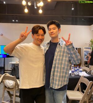 Chang Ki-ha Instagram - SNL... 본방 다 너무 맘에 드는데요, 편집돼서 아쉬웠던 거 딱 한 개만 적어볼게요. 클로징 때 제가 했던 말 하나가 빠졌더라고요. 뭐냐면, 스태프 분들도 그렇고 크루 분들도 그렇고, 각자 할 일이 산더미인 와중에도 저를 너무 친절하게 잘 챙겨주셨어요. 덕분에 낯선 현장이었지만 매순간 좋은 추억 쌓을 수 있었습니다. 멋진 팀이더라고요. 좋은 기운 정말 많이 받아왔습니다. 감사합니다! (사진 다 넣고 싶어서 두 번 올림...2/2)