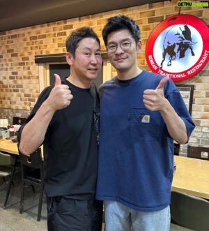 Chang Ki-ha Instagram - SNL... 본방 다 너무 맘에 드는데요, 편집돼서 아쉬웠던 거 딱 한 개만 적어볼게요. 클로징 때 제가 했던 말 하나가 빠졌더라고요. 뭐냐면, 스태프 분들도 그렇고 크루 분들도 그렇고, 각자 할 일이 산더미인 와중에도 저를 너무 친절하게 잘 챙겨주셨어요. 덕분에 낯선 현장이었지만 매순간 좋은 추억 쌓을 수 있었습니다. 멋진 팀이더라고요. 좋은 기운 정말 많이 받아왔습니다. 감사합니다! (사진 다 넣고 싶어서 두 번 올림...2/2)