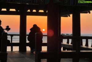 Chang Ki-ha Instagram - 안녕하세요, 장기하입니다. 2023년은 유독 행복한 추억이 많았던 해로 기억될 것 같아요. 함께해주신 한 분 한 분께 감사한 마음 가득입니다. 

2024년에는 첫 솔로 정규음반을 만들기 시작할 거예요. 공연도 계속 할 거고요. 무대에서 다시 여러분 만날 생각을 하니 벌써 설레네요. 그 밖에도 이런저런 재밌는 일이 생기면 또 즐겁게 해보려고요. 같이 즐겨주실 거죠?:)

2024년 한 해, 여러분 모두 좀 덜 슬프고 좀 더 기쁘셨으면 합니다. 거기에 저와 제 음악이 작게나마 몫을 할 수 있다면 더 바랄 게 없을 거예요.

또 한 해 잘 지내봐요 우리.

새해 복!