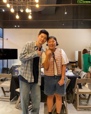 Chang Ki-ha Instagram - SNL... 본방 다 너무 맘에 드는데요, 편집돼서 아쉬웠던 거 딱 한 개만 적어볼게요. 클로징 때 제가 했던 말 하나가 빠졌더라고요. 뭐냐면, 스태프 분들도 그렇고 크루 분들도 그렇고, 각자 할 일이 산더미인 와중에도 저를 너무 친절하게 잘 챙겨주셨어요. 덕분에 낯선 현장이었지만 매순간 좋은 추억 쌓을 수 있었습니다. 멋진 팀이더라고요. 좋은 기운 정말 많이 받아왔습니다. 감사합니다! (사진 다 넣고 싶어서 두 번 올림...1/2)