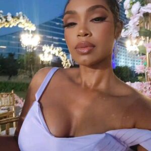 Chantel Riley Instagram - I'm still on a high from this incredible wedding of my beautiful friends @itstraveltops and @lesleytoche. Scrolling through my phone I realized how very little pics and vid I have, but it just goes to show how much I was in the moment. I was completely immersed in the love&luxury this time had to offer. @itstraveltops Thank you for trusting @heylucianne and I to be your M.O.Hs as we don't take that role lightly. 

Oh! And I caught the bouquet!!! Guess that means your girl is next💁🏾‍♀️. 
.
.
Makeup by : @flairbywinnie
#ToATee