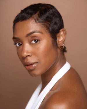 Chantel Riley Instagram - New headshots done by my talented brother @tristanbarrocks! It may be shakey right now, but the new season on the other side is about to be life changing!
.
Thank you for the on time message @vinhluongstudios ❤️🤗