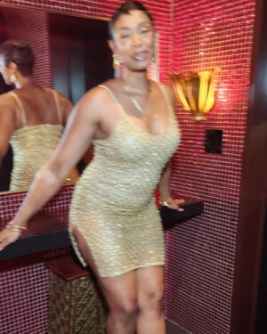 Chantel Riley Instagram - A golden moment in honor of the Oscars🏆
.
.
#GoldenGirl #oscars