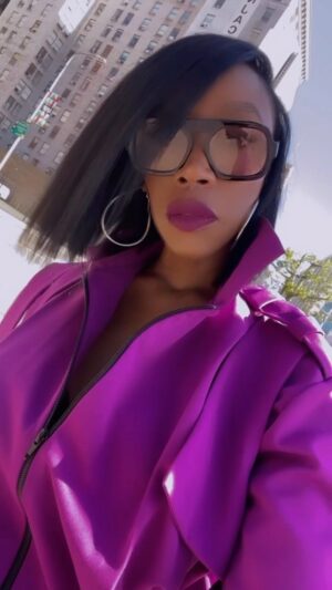 Charketa Glover Instagram - Quick question? 😎❣️