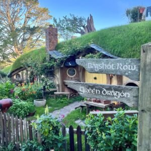 Charlene Amoia Instagram - We’re going on an adventure!  #hobbiton #theshire #middleearth #lordoftherings #newzealand