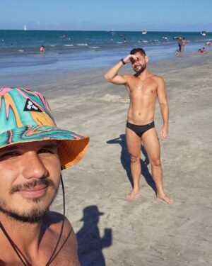Charles Emmanuel Instagram - E não vamos de #tbt hoje, porque ainda estamos vivendo os momentos que serão considerados tbt. #filosofei #paz #vivendo #carpediem #gratidao #seilamilcoisas ✨️