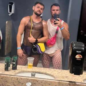 Charles Emmanuel Instagram - #TbT do Carnaval mesmo, porque não postei uma foto sequer 🫠
Resumindo: foi uma loucura! Obrigado aos envolvidos e a quem eu encontrei no caminho. ❤️