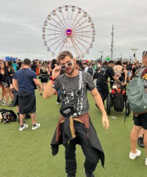 Charles Emmanuel Instagram - Já que eu tava sem celular, vamos botar as fotos do #rir2022 no #tbt mesmo! Aleatoriedades e diversão, com esses jovens incríveis que amo!
