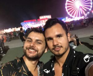 Charles Emmanuel Instagram - Hoje nós comemoramos quatro anos! Que venham muuuuuito mais! 
Te amo! ❤️😌