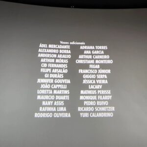 Charles Emmanuel Instagram - Finalmente posso revelar que eu sou a voz do #Flash ! Ok, todo mundo já sabia rs Vai passando pro lado pra ver esse elenco lindo! 
Pra mim, esse é um dos meus trabalhos recentes mais importantes e eu estava muito nervoso e inseguro. Queria que o resultado ficasse muito bom! E quem me dirigiu e me ajudou bastante nesse quesito foi o Rodrigo Oliveira, diretor de dublagem do filme. Aturou meus surtos rs  Eu curti muito o resultado!
E falando do filme, sinceramente, eu chorei e me diverti bastante! De verdade. Veria de novo!
E ainda encontrei (na verdade ele me encontrou) o dublador do amado Grant Gustin, o Flash da série! Coincidência??? 
Enfim, a dublagem tá muito boa! Se assistirem dublado, me falem o que acharam! ❤️⚡️ #TheFlash 

* risquei uns personagens aí, pra não dar spoiler hehe
** a última foto é o Barry do passado hehehehe