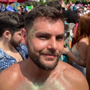 Charles Emmanuel Instagram - #TbT do Carnaval mesmo, porque não postei uma foto sequer 🫠
Resumindo: foi uma loucura! Obrigado aos envolvidos e a quem eu encontrei no caminho. ❤️