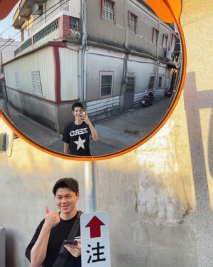 Charles Lin Instagram - 小島生活～🏝️
#不如海邊吹吹風