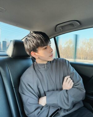 Charles Lin Instagram - 東北真美啊哈哈