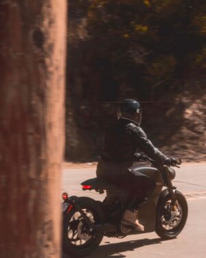 Charles Michael Davis Instagram - Went for a little test ride with @tarform. They’re doing test rides in Malibu check em out.
Photos by @martyrobertson