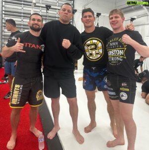 Charles Rosa Instagram - Awesome Seminar w/ @natediaz209 @jakeshields🫡 “I’m not surprised mo-fkers” @americancombatgym 🇺🇸
#mma #fighting #jiujitsu #ufc