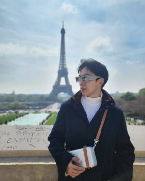 Charlie Goh Instagram - Charlie in Paris. 🇫🇷

🧥: @loropiana 
👜: @rimowa 
😎: @dolcegabbana 
👞: @mcmworldwide

@directionsgroupinc